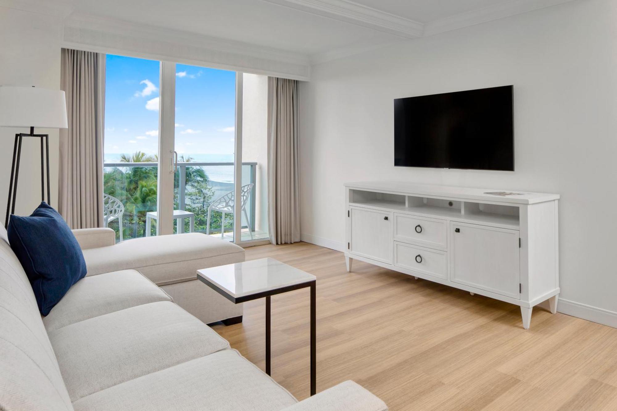 Superior King Suite with Partial View – Disability Access